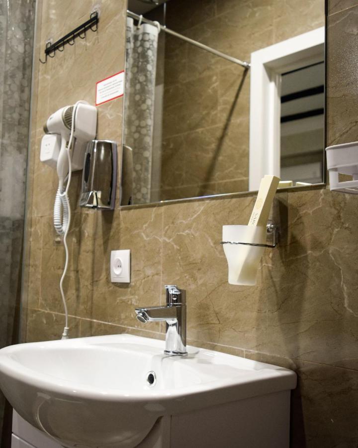 Hotel "Continent" Halal Karaganda Luaran gambar