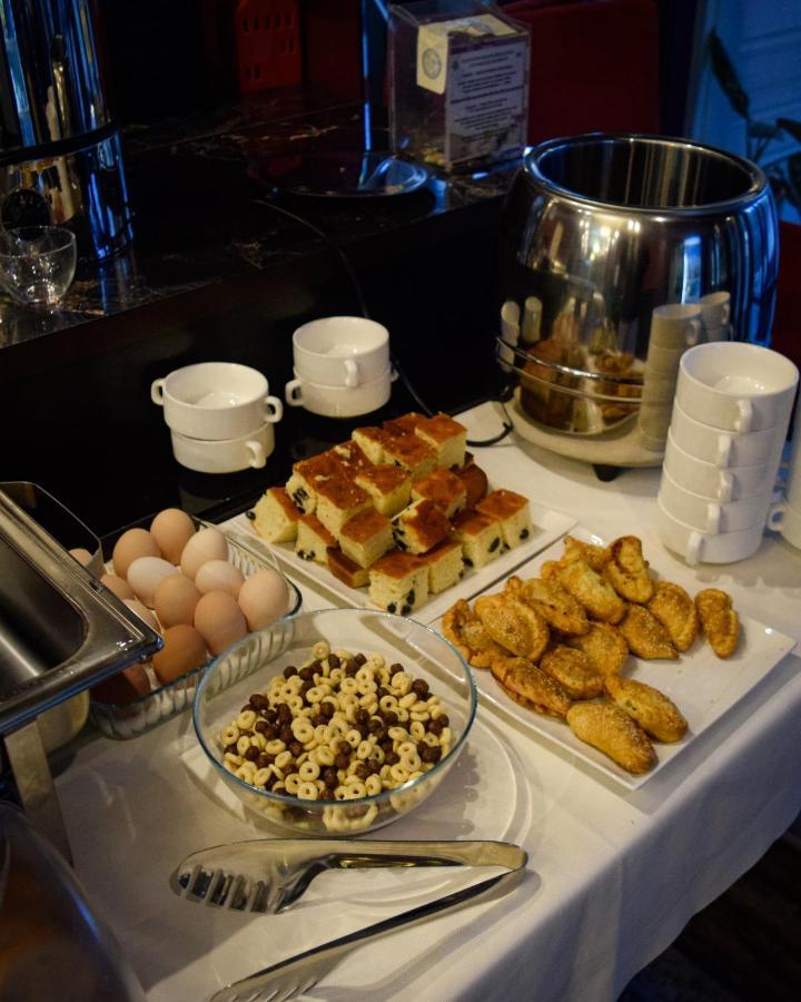 Hotel "Continent" Halal Karaganda Luaran gambar