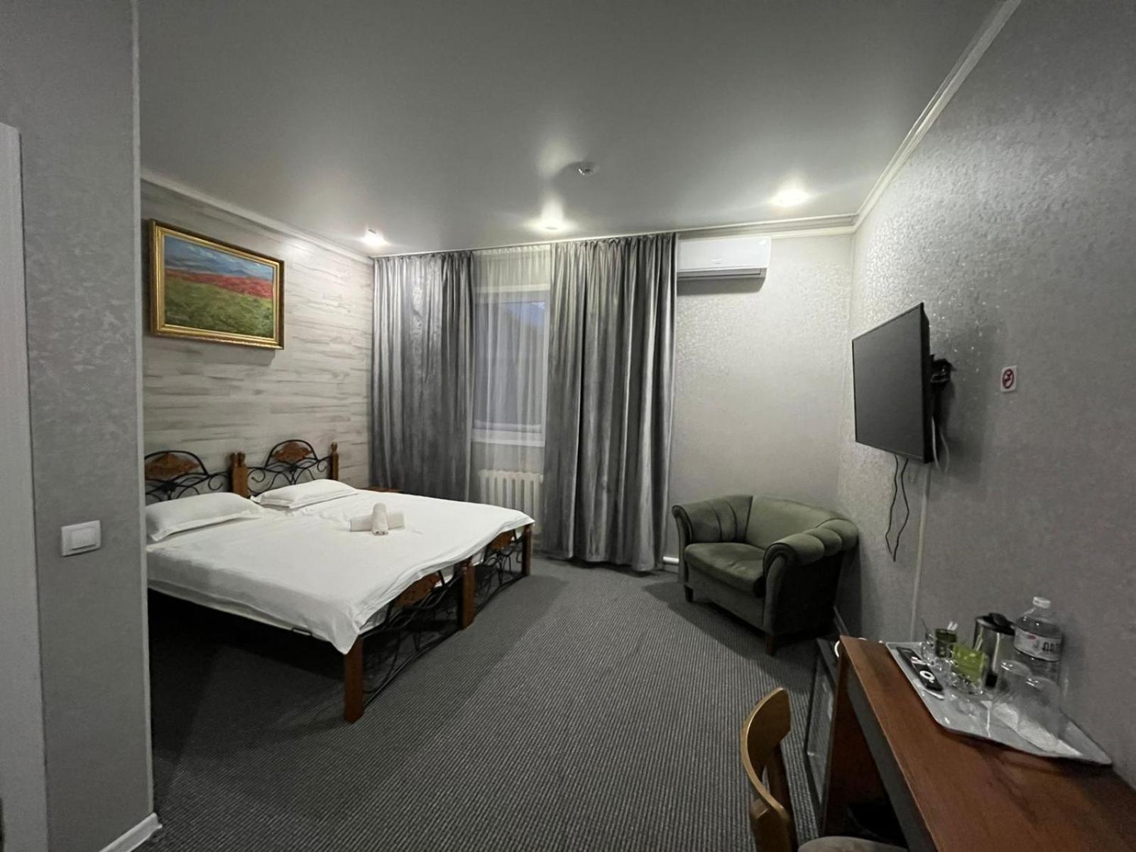 Hotel "Continent" Halal Karaganda Luaran gambar
