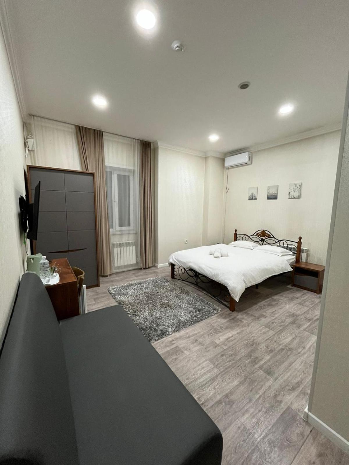 Hotel "Continent" Halal Karaganda Luaran gambar