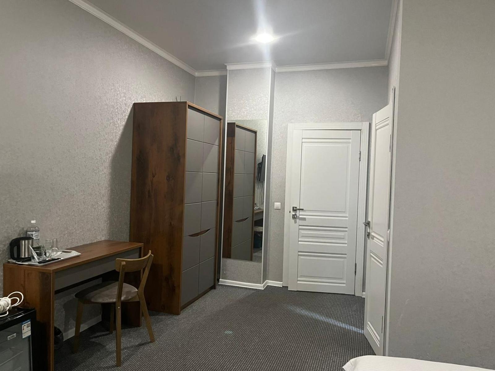 Hotel "Continent" Halal Karaganda Luaran gambar
