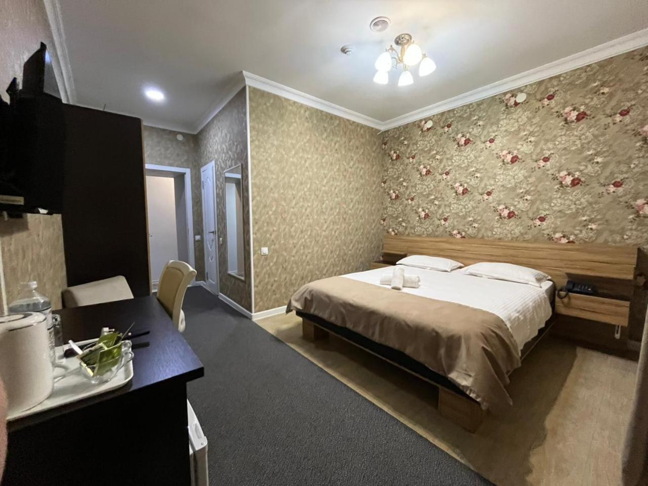Hotel "Continent" Halal Karaganda Luaran gambar