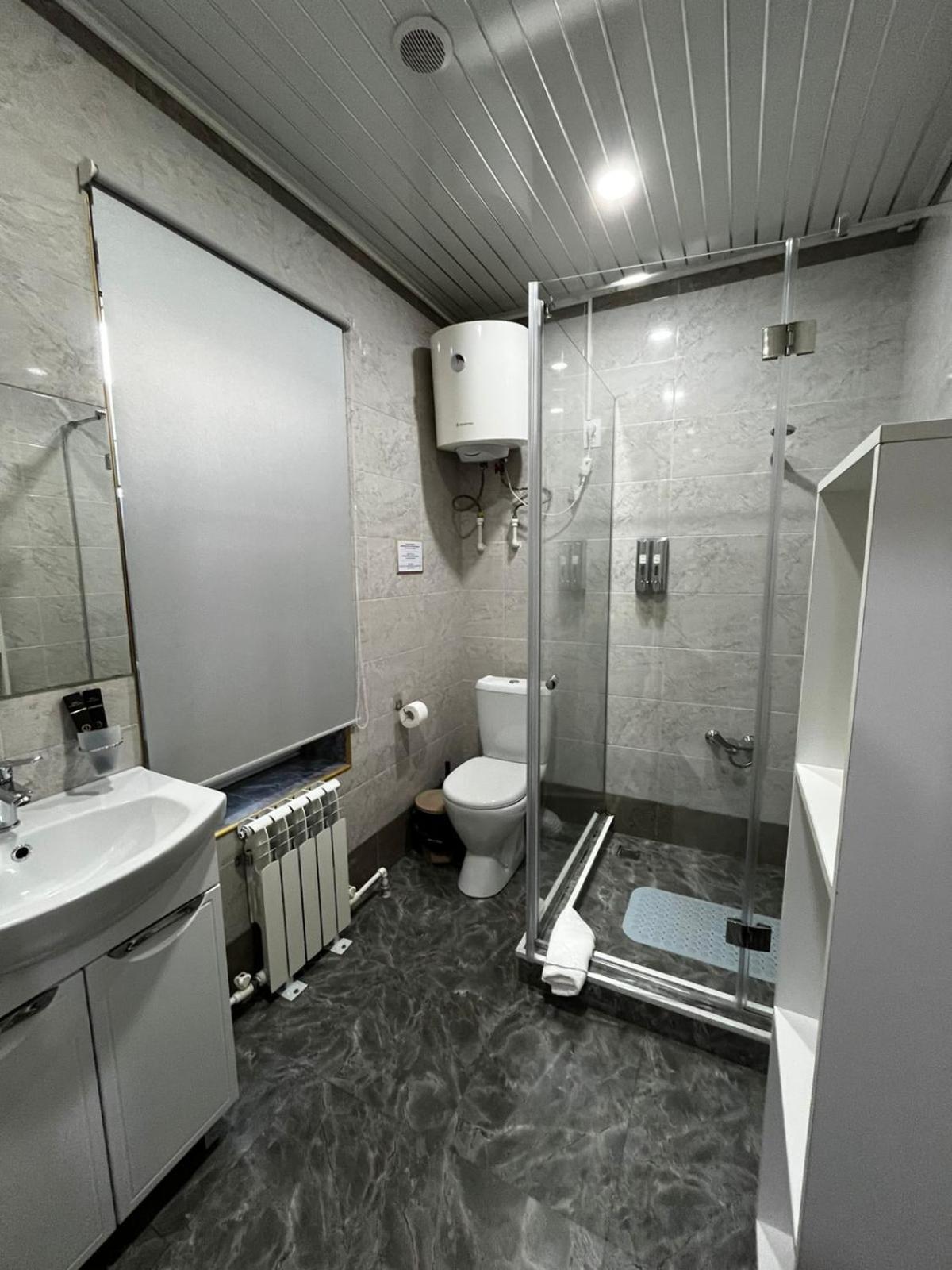 Hotel "Continent" Halal Karaganda Luaran gambar